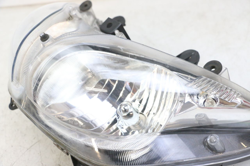 photo de FAROL DIANTEIRO SUZUKI BURGMAN 125 (2018 - 2021) - Zoom do estado de desgaste