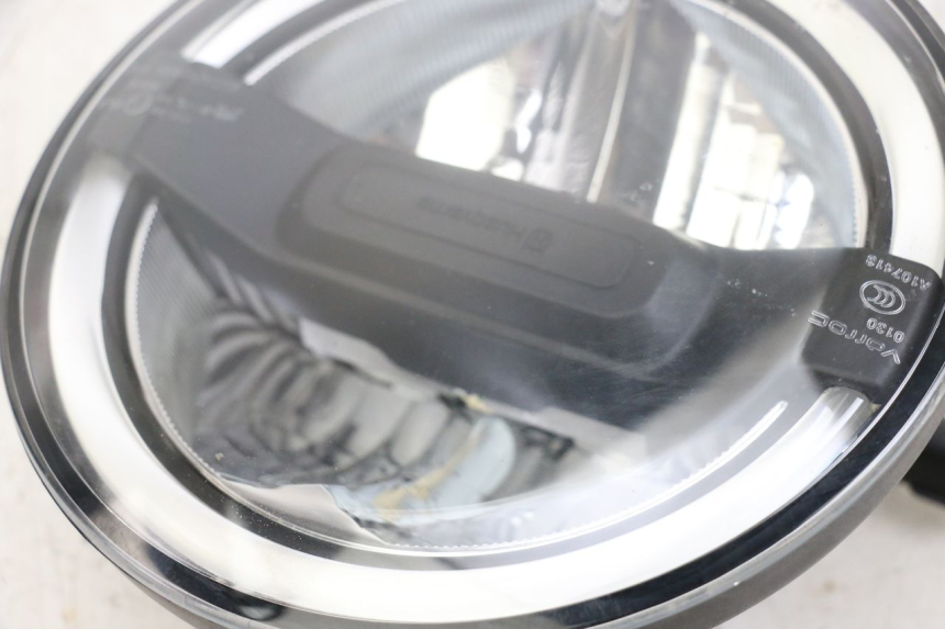 photo de FAROL DIANTEIRO HUSQVARNA SVARTPILEN 401 (2018 - 2023) - Marcações e referências