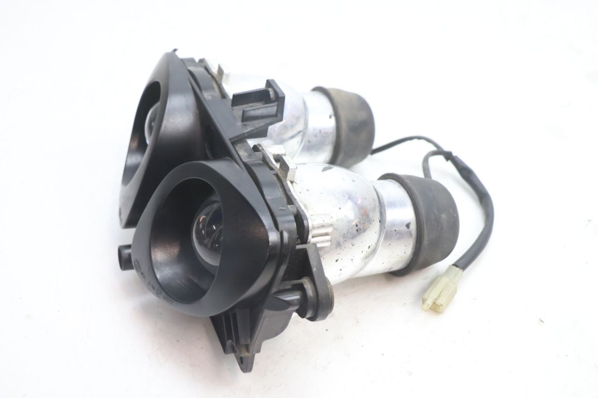 photo de FAROL DIANTEIRO PEUGEOT TKR TREKKER FURIOUS 50 (2005 - 2014) - Zoom do estado de desgaste