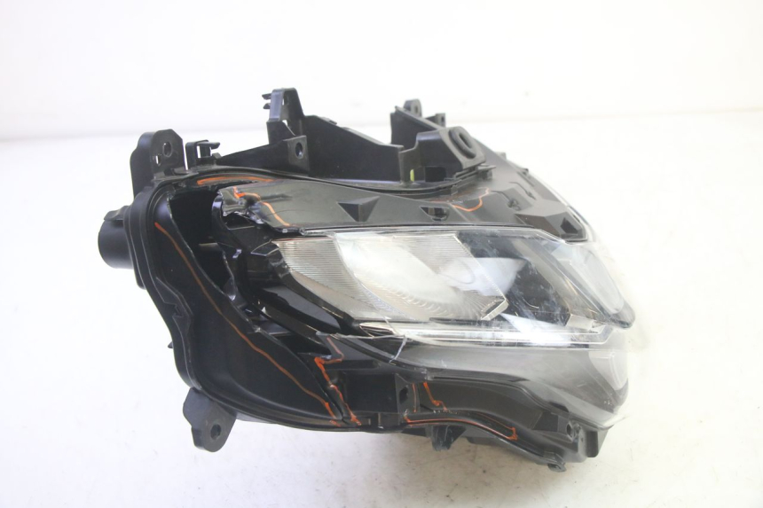 photo de FAROL DIANTEIRO YAMAHA TRICITY 300 (2020 - 2024) - Zoom do estado de desgaste