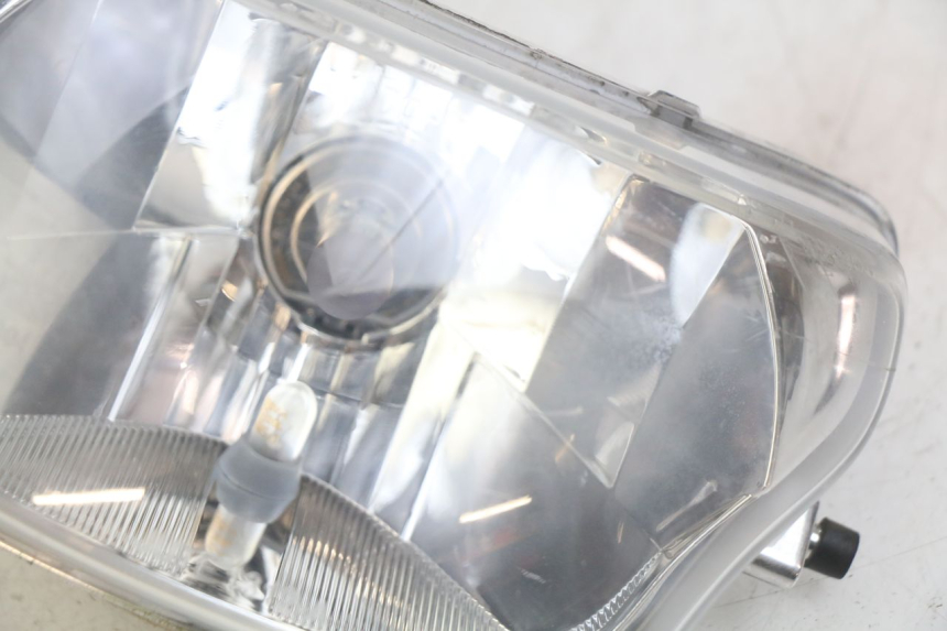 photo de FAROL DIANTEIRO PEUGEOT TWEET 4T 50 (2018 - 2022) - Detalhe da peça