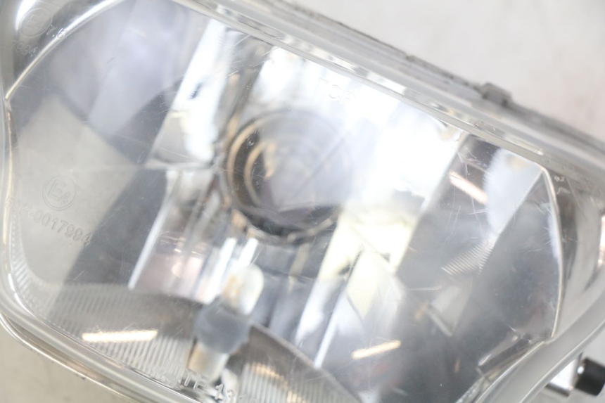 photo de FAROL DIANTEIRO PEUGEOT TWEET 4T 50 (2018 - 2022) - Zoom do estado de desgaste