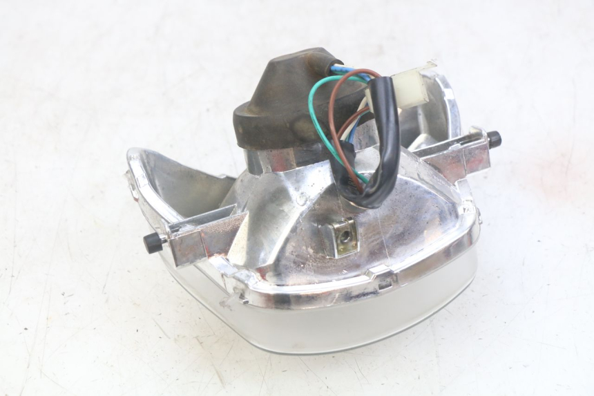 photo de FAROL DIANTEIRO PEUGEOT TWEET 4T 50 (2018 - 2022) - Estado da superfície