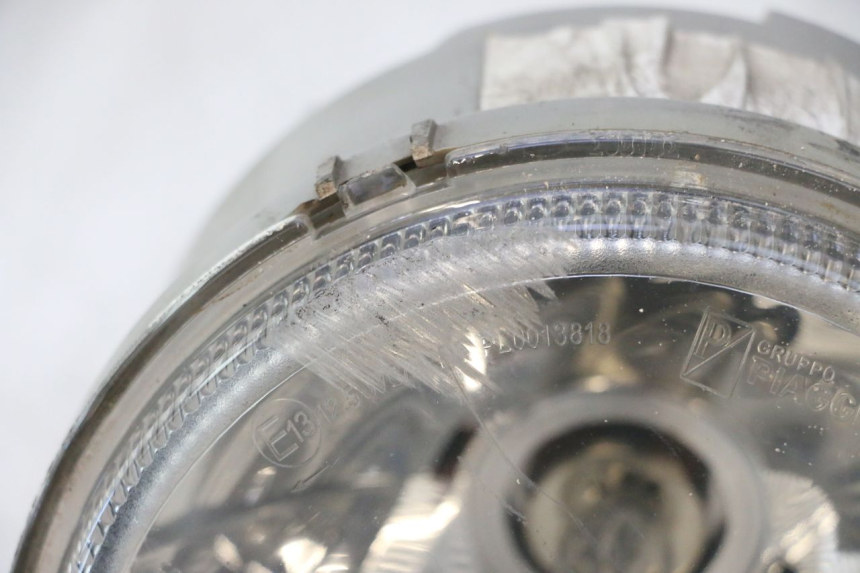 photo de FAROL DIANTEIRO PIAGGIO VESPA PRIMAVERA 2T 50 (2013 - 2018) - Zoom do estado de desgaste