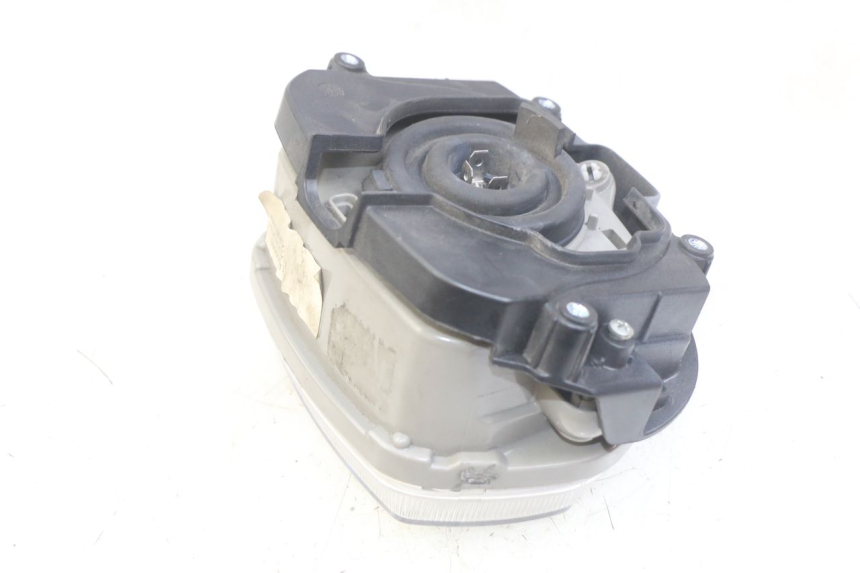 photo de FAROL DIANTEIRO PIAGGIO VESPA SPRINT 2T 50 (2014 - 2018) - Outro ângulo de visão