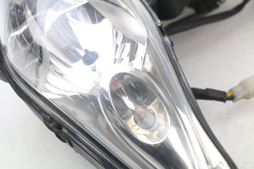 photo de FAROL DIANTEIRO YAMAHA XMAX X-MAX 125 (2006 - 2009) - Estado da superfície