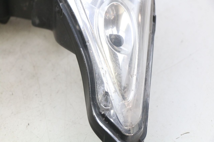 photo de FAROL DIANTEIRO YAMAHA XMAX X-MAX 125 (2006 - 2009) - Detalhe da peça