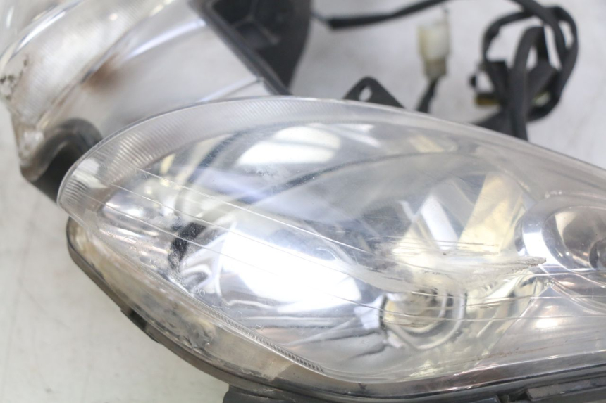 photo de FAROL DIANTEIRO YAMAHA XMAX X-MAX 125 (2006 - 2009) - Vista geral
