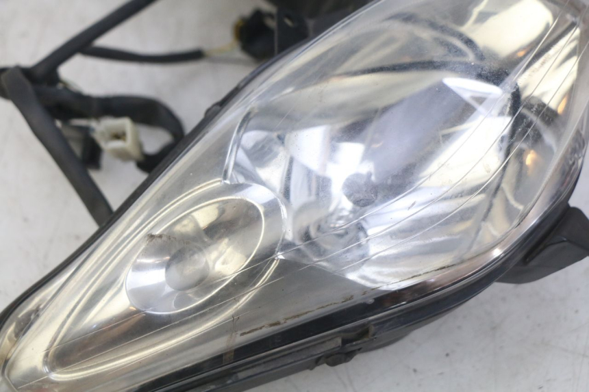 photo de FAROL DIANTEIRO YAMAHA XMAX X-MAX 125 (2006 - 2009) - Pontos de fixação