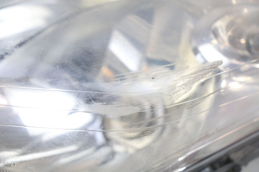 photo de FAROL DIANTEIRO YAMAHA XMAX X-MAX 125 (2006 - 2009) - Estado da superfície