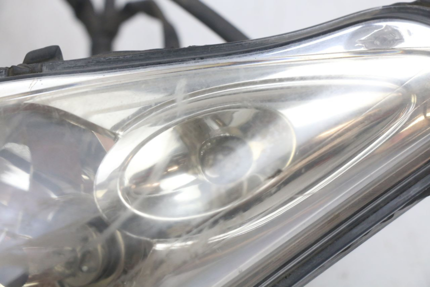 photo de FAROL DIANTEIRO YAMAHA XMAX X-MAX 125 (2006 - 2009) - Detalhes característicos