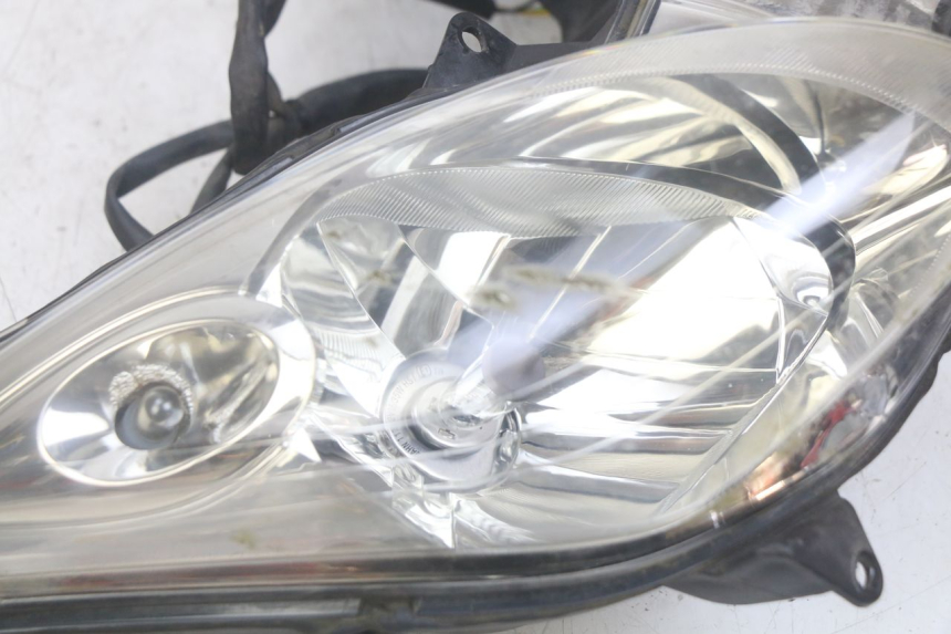 photo de FAROL DIANTEIRO YAMAHA XMAX X-MAX 125 (2006 - 2009) - Ângulo alternativo