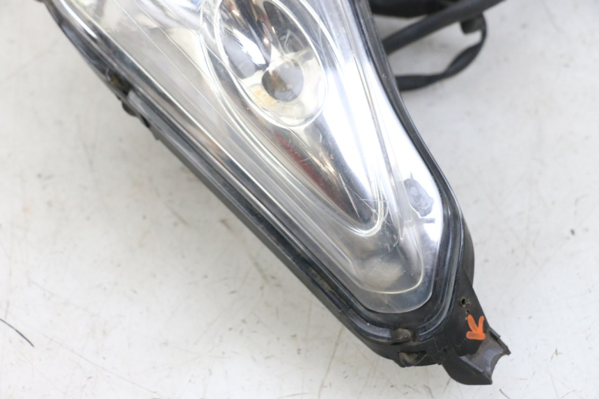 photo de FAROL DIANTEIRO YAMAHA XMAX X-MAX 125 (2006 - 2009) - Pontos de fixação