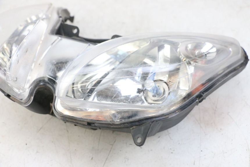 photo de FAROL DIANTEIRO YAMAHA XMAX X-MAX 125 (2006 - 2009) - Estado da superfície