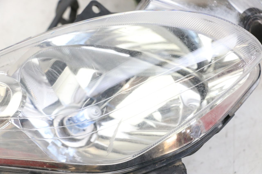 photo de FAROL DIANTEIRO YAMAHA XMAX X-MAX 125 (2006 - 2009) - Marcações e referências