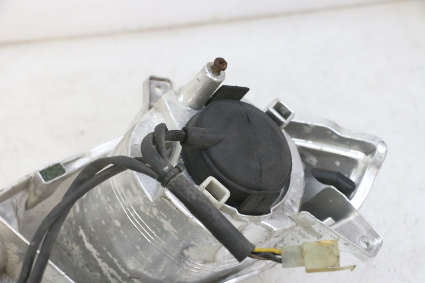 photo de FAROL DIANTEIRO YAMAHA X-MAX XMAX 125 (2010 - 2013) - Zoom do estado de desgaste