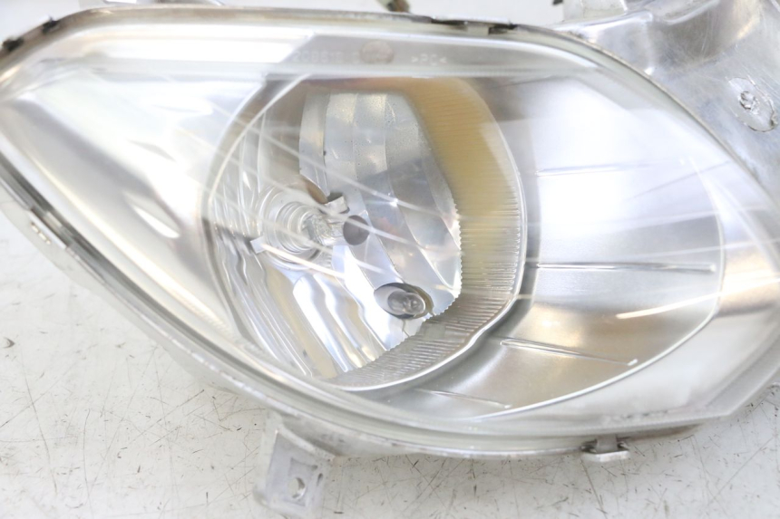 photo de FAROL DIANTEIRO YAMAHA X-MAX XMAX 125 (2010 - 2013) - Estado da superfície