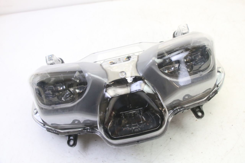photo de FAROL DIANTEIRO YAMAHA XMAX X-MAX 125 (2021 - 2025) - Zoom do estado de desgaste