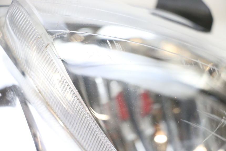 photo de FAROL DIANTEIRO YAMAHA XMAX X-MAX 125 (2006 - 2009) - Detalhe da peça