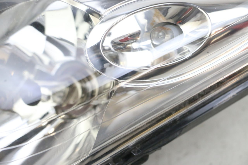 photo de FAROL DIANTEIRO YAMAHA XMAX X-MAX 125 (2006 - 2009) - Pontos de fixação
