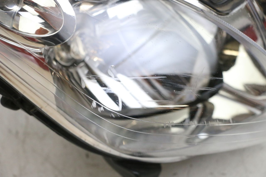 photo de FAROL DIANTEIRO YAMAHA XMAX X-MAX 125 (2006 - 2009) - Marcações e referências