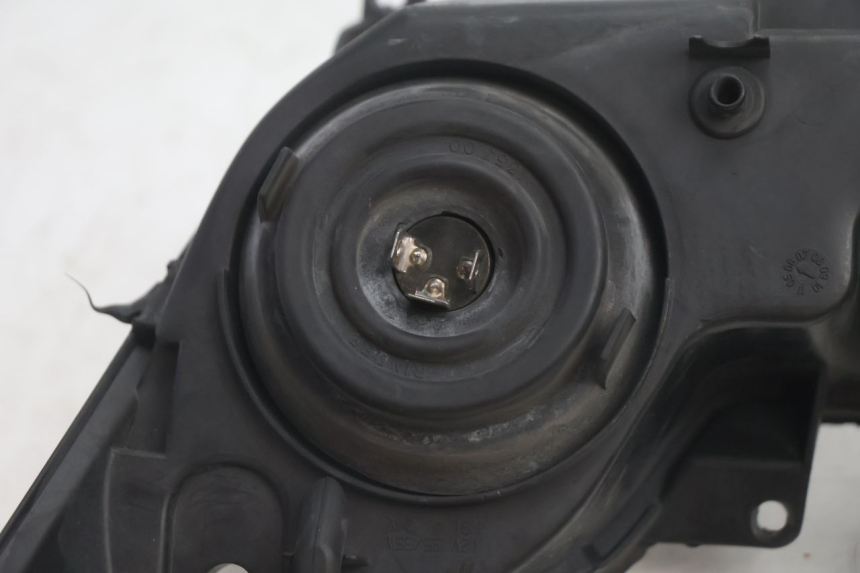 photo de FAROL DIANTEIRO YAMAHA XMAX X-MAX 125 (2006 - 2009) - Estado da superfície