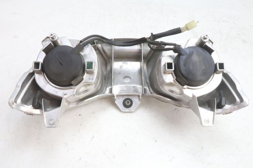photo de FAROL DIANTEIRO YAMAHA X-MAX XMAX 125 (2010 - 2013) - Estado da superfície