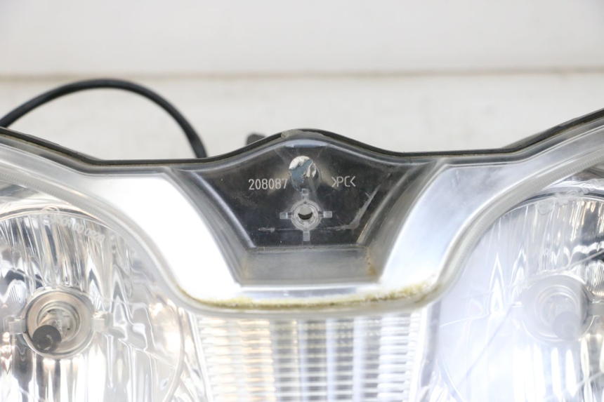 photo de FAROL DIANTEIRO PIAGGIO X8 125 (2004 - 2007) - Detalhes característicos