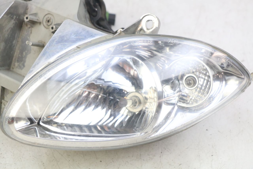 photo de FAROL DIANTEIRO PIAGGIO X9 EVOLUTION 125 (2003 - 2007) - Estado da superfície