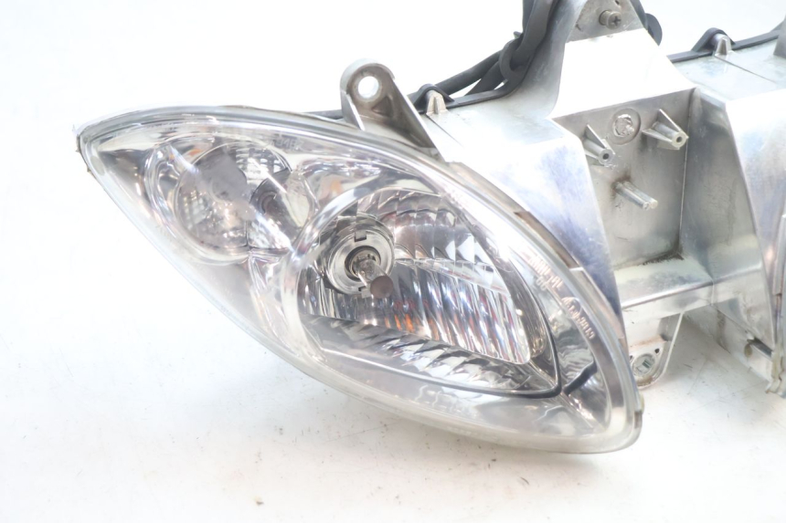 photo de FAROL DIANTEIRO PIAGGIO X9 EVOLUTION 125 (2003 - 2007) - Detalhe da peça