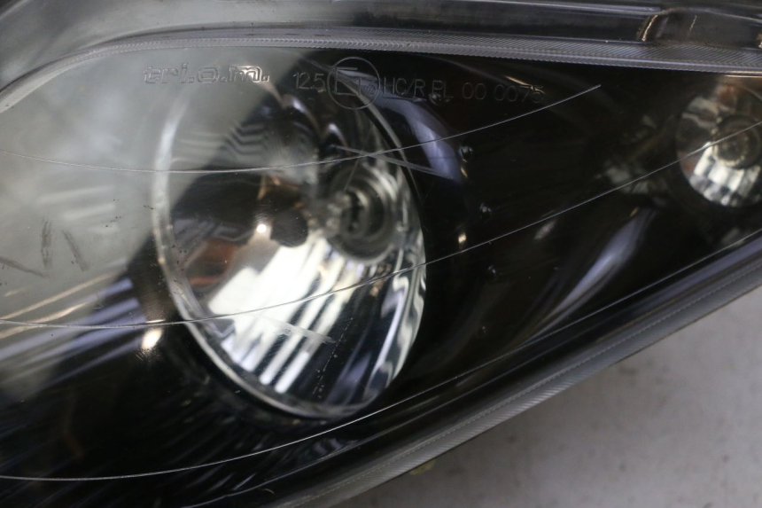 photo de FAROL DIANTEIRO PIAGGIO XEVO - X EVO 125 (2007 - 2017) - Estado da superfície