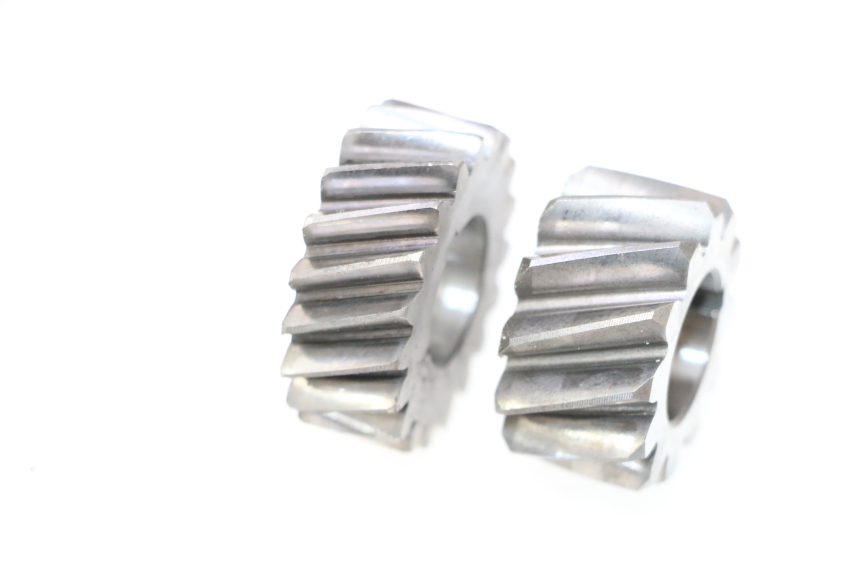 photo de ENGRENAGEM DE TRANSMISSÃO SUZUKI SMX SUPERMOTARD 50 (1996 - 2001) - Zoom do estado de desgaste