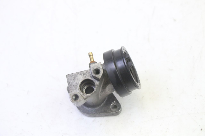 photo de TUBO DE ADMISSÃO SUZUKI BURGMAN 125 (2007 - 2014) - Detalhe da peça