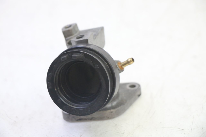 photo de TUBO DE ADMISSÃO SUZUKI BURGMAN 125 (2007 - 2014) - Outro ângulo de visão