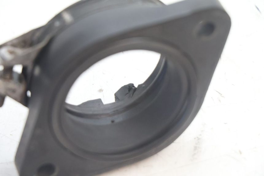 photo de TUBO DE ADMISSÃO SUZUKI DR S 600 (1985 - 1989) - Pontos de fixação