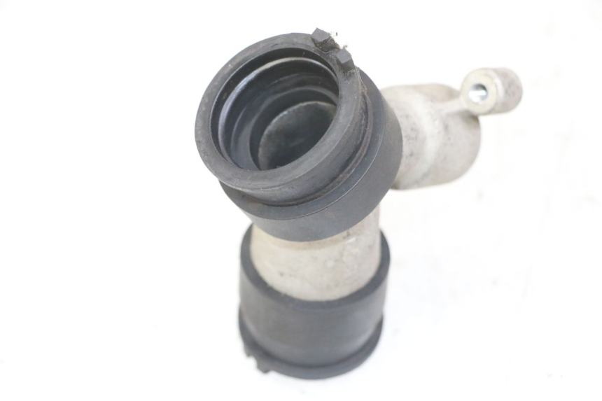 photo de TUBO DE ADMISSÃO PEUGEOT ELYSTAR 125 (2002 - 2007) - Zoom do estado de desgaste