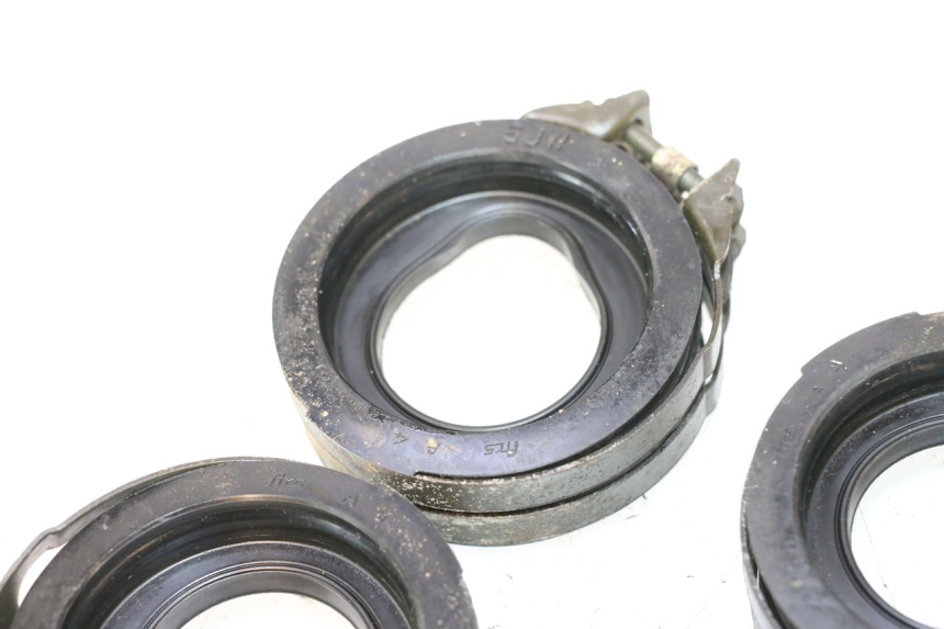 photo de TUBO DE ADMISSÃO YAMAHA FJR 1300 (2001 - 2005) - Zoom do estado de desgaste