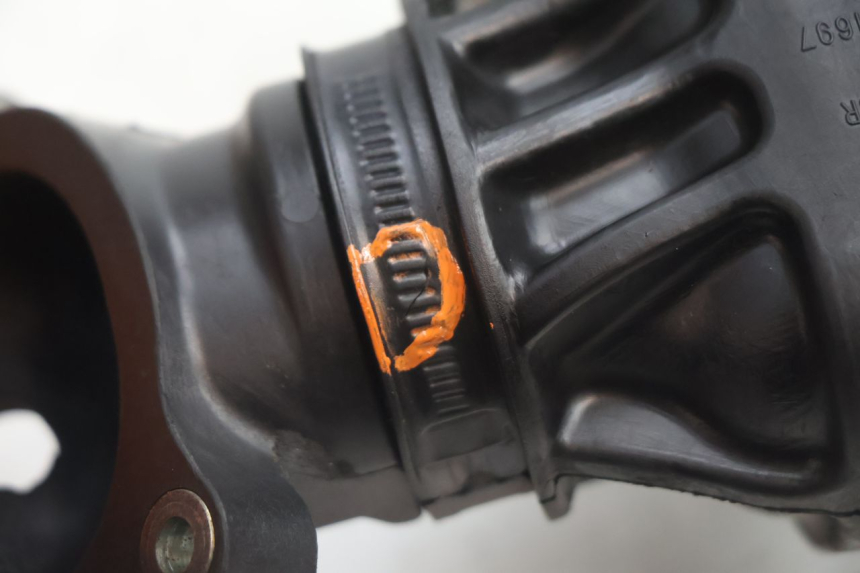 photo de TUBO DE ADMISSÃO GILERA GP 800 (2007 - 2013) - Pontos de fixação