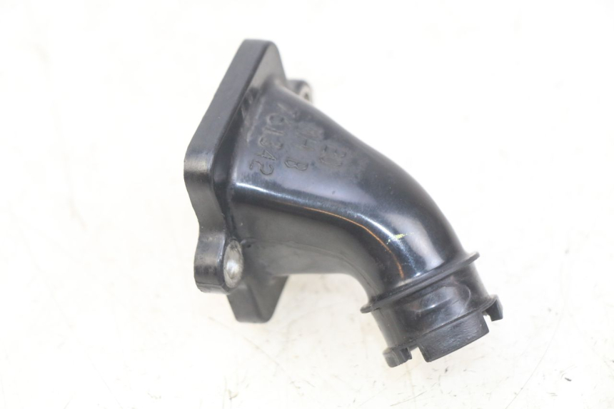 photo de TUBO DE ADMISSÃO PEUGEOT KISBEE 2T 50 (2010 - 2017) - Outro ângulo de visão