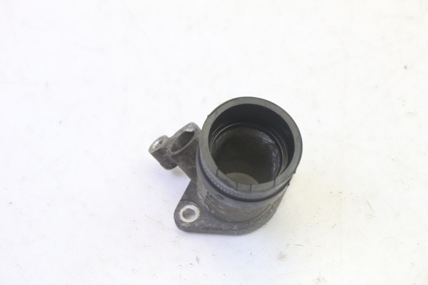 photo de TUBO DE ADMISSÃO PEUGEOT SATELIS 125 (2013 - 2018) - Outro ângulo de visão