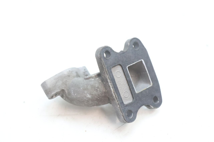 photo de TUBO DE ADMISSÃO PEUGEOT TREKKER 50 (1995 - 2004) - Outro ângulo de visão
