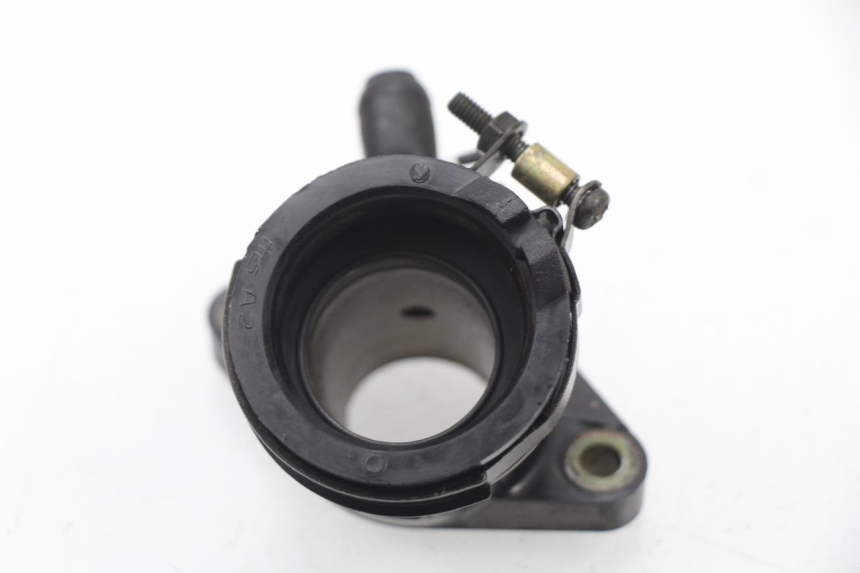 photo de TUBO DE ADMISSÃO YAMAHA TTR 125 (2000 - 2020) - Outro ângulo de visão