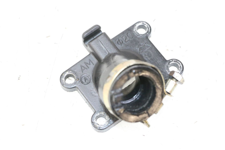 photo de TUBO DE ADMISSÃO YAMAHA TZR 50 (2008 - 2016) - Zoom do estado de desgaste
