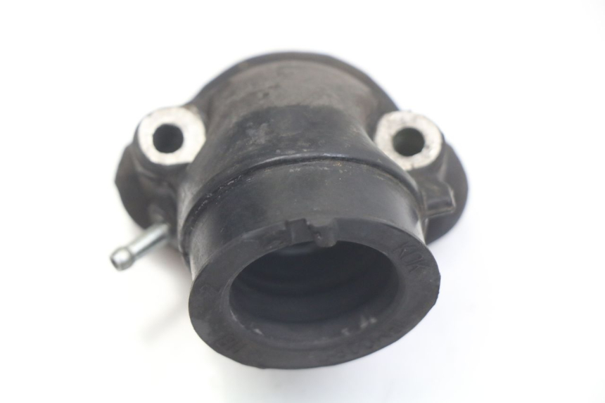 photo de TUBO DE ADMISSÃO PEUGEOT VIVACITY 125 (2010 - 2017) - Zoom do estado de desgaste