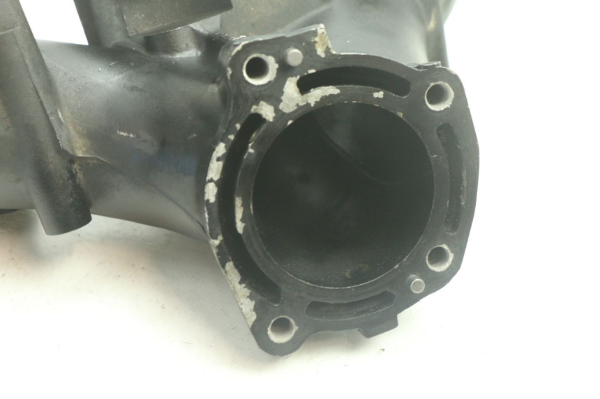 photo de TUBO DE ADMISSÃO YAMAHA WAVE RUNNER GP R 1200 (2000 - 2003) - Outro ângulo de visão