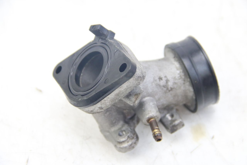 photo de TUBO DE ADMISSÃO YAMAHA XMAX X-MAX 125 (2006 - 2009) - Zoom do estado de desgaste