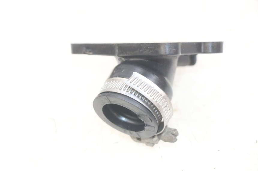 photo de TUBO DE ADMISSÃO PEUGEOT XP6 50 (2006 - 2011) - Zoom do estado de desgaste