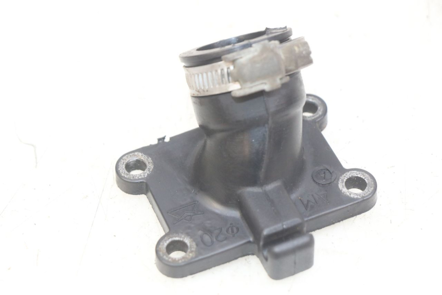 photo de TUBO DE ADMISSÃO PEUGEOT XP6 50 (2006 - 2011) - Outro ângulo de visão