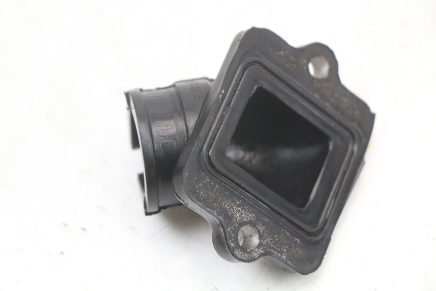 photo de TUBO DE ADMISSÃO PIAGGIO ZIP 2T 50 (2009 - 2019) - Outro ângulo de visão