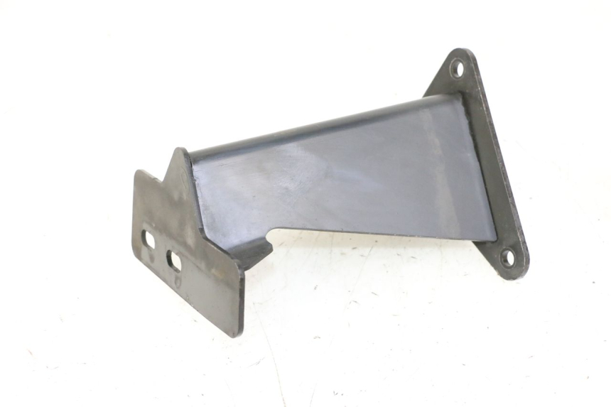 photo de SUPORTE DO DESCANSO DE PÉ TRASEIRO DIREITO QUADRO 4 4D 350 (2015 - 2018) - Outro ângulo de visão